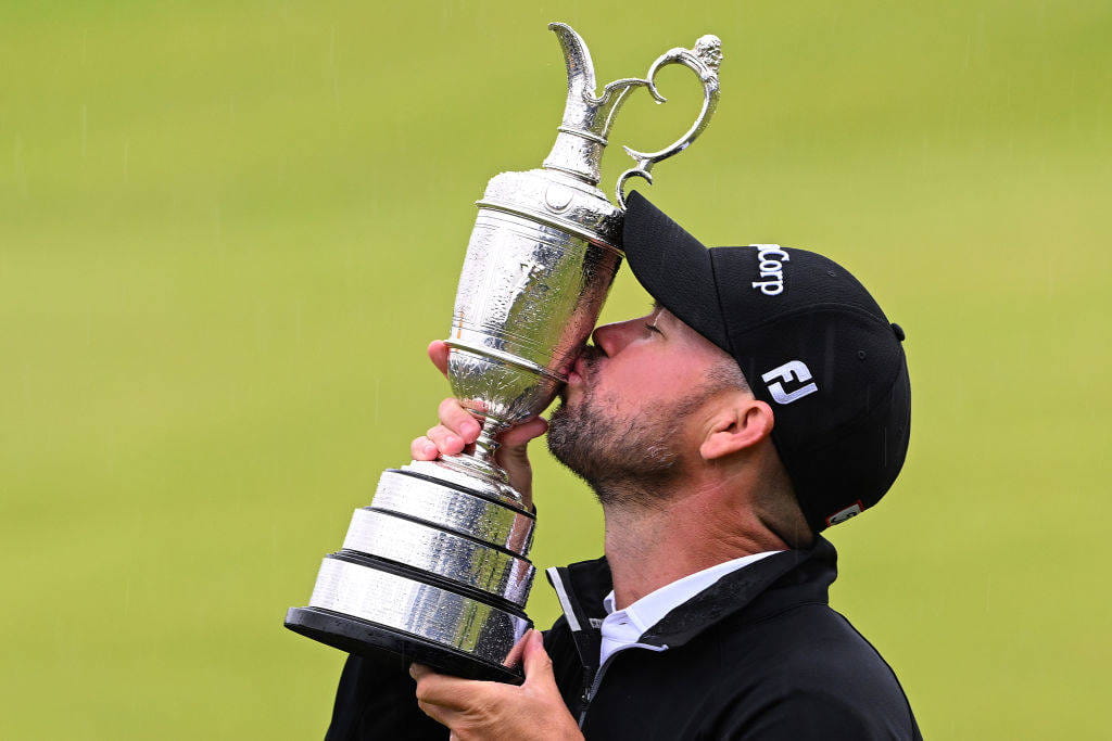 Brian Harman kisses the Claret Jug